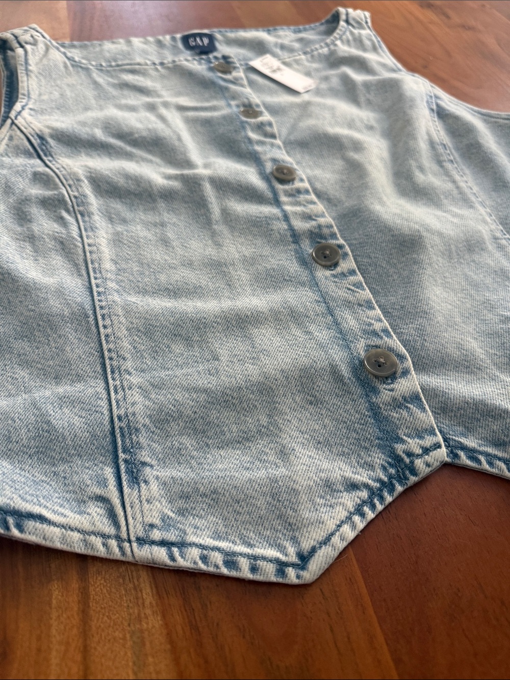 NWT Gap UltraSoft Denim Crop Vest in Light Wash - Picture 4 of 14